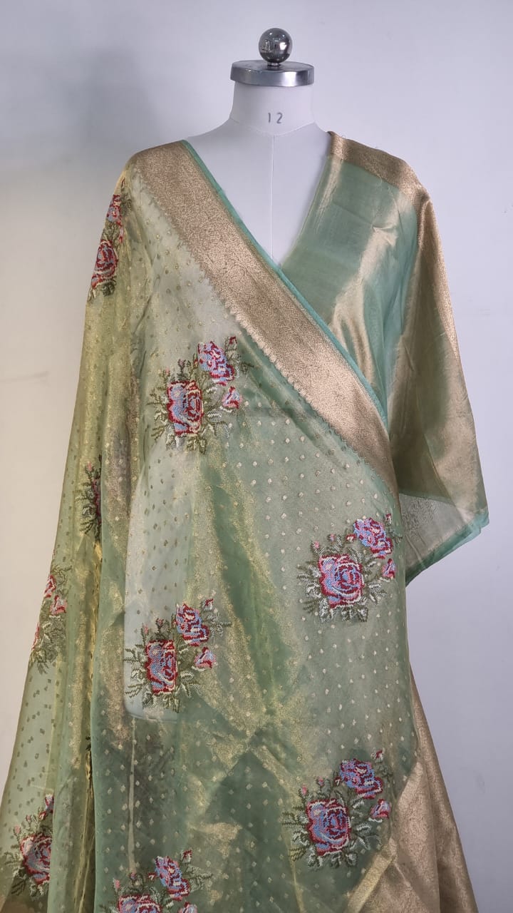 Handwoven Banarasi Pure Tissue Silk Chunri Buti Embroidery Saree with Special Tassels and blouse - Resham Wala