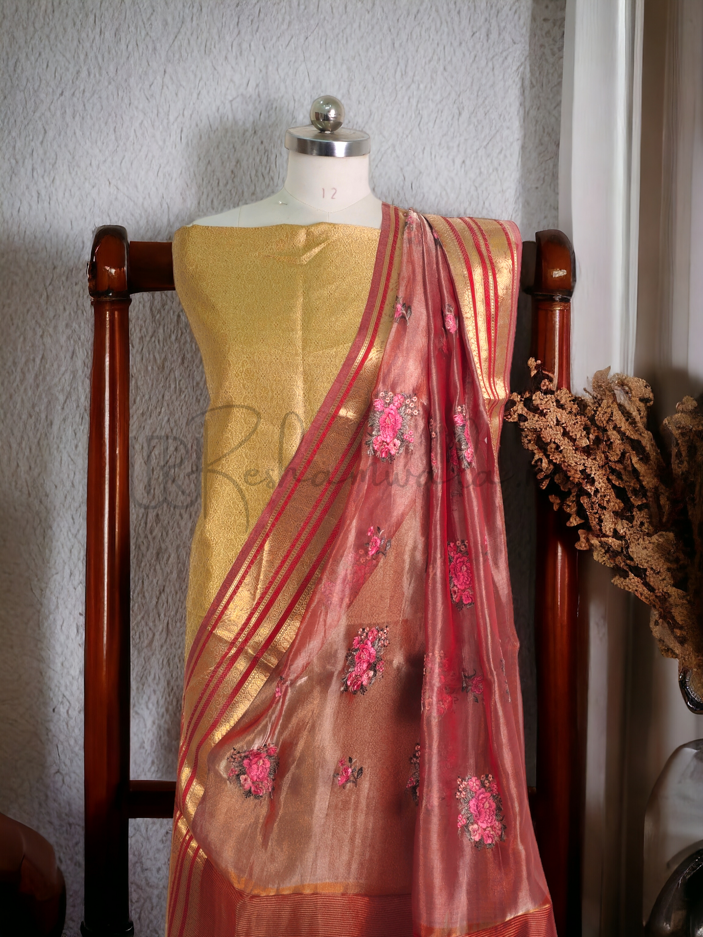 Handwoven pure tissue silk brocade suit and Pure tissue silk floral bunch embroidery dupatta with special tassels and plain bottom - Resham Wala