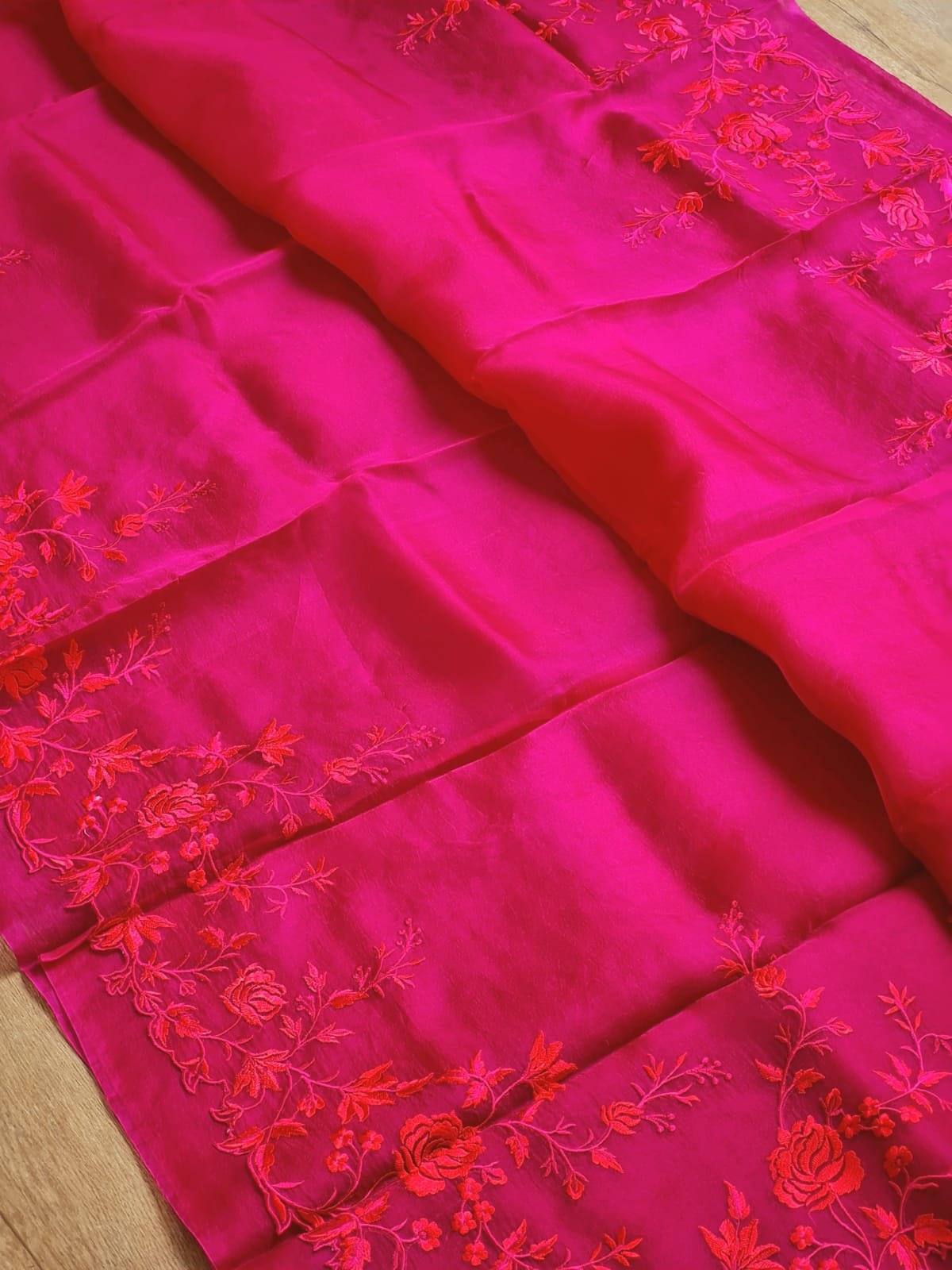 Pure Organza Silk Tilfy Embroidery Cutwork Scallop Border saree with plain blouse - Resham Wala