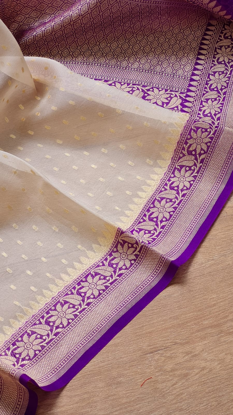 Handwoven Banarasi Pure Kora Silk Saree with contrast border Pallu and blouse with special tassels