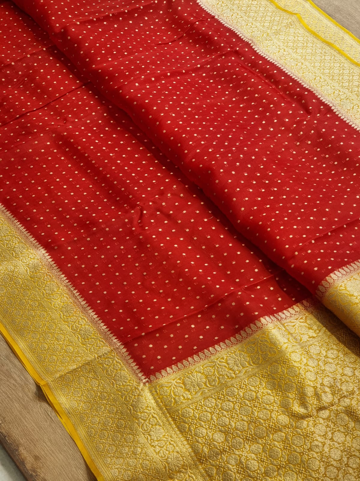 Handwoven Banarasi Pure Kora Silk Saree with contrast border Pallu and blouse with special tassels - Resham Wala