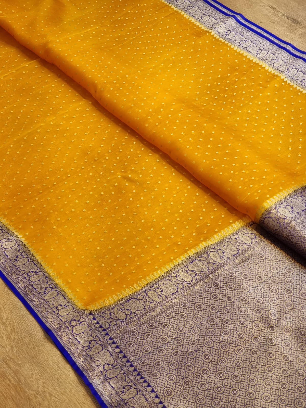 Handwoven Banarasi Pure Kora Silk Saree with contrast border Pallu and blouse with special tassels - Resham Wala