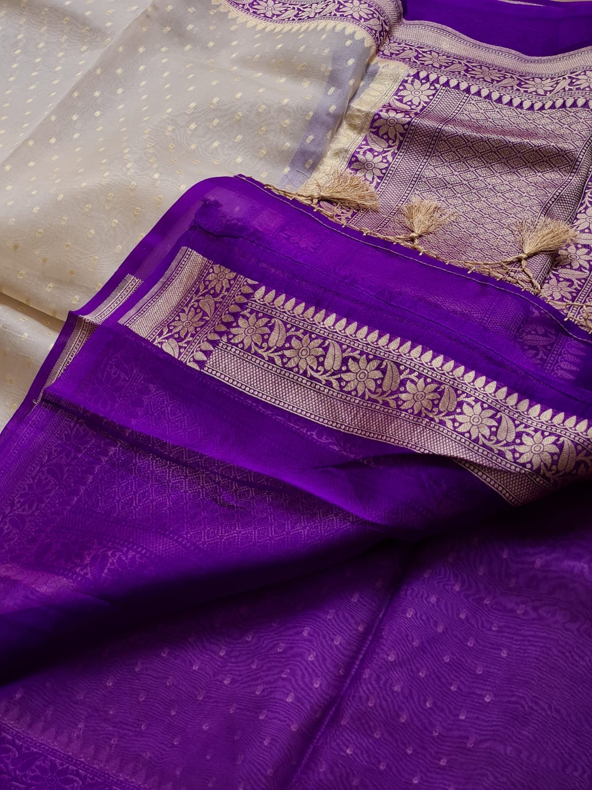 Handwoven Banarasi Pure Kora Silk Saree with contrast border Pallu and blouse with special tassels