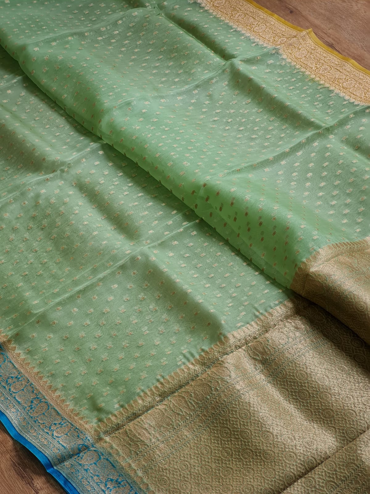 Handwoven Banarasi Pure Kora Silk Saree with contrast border Pallu and blouse with special tassels