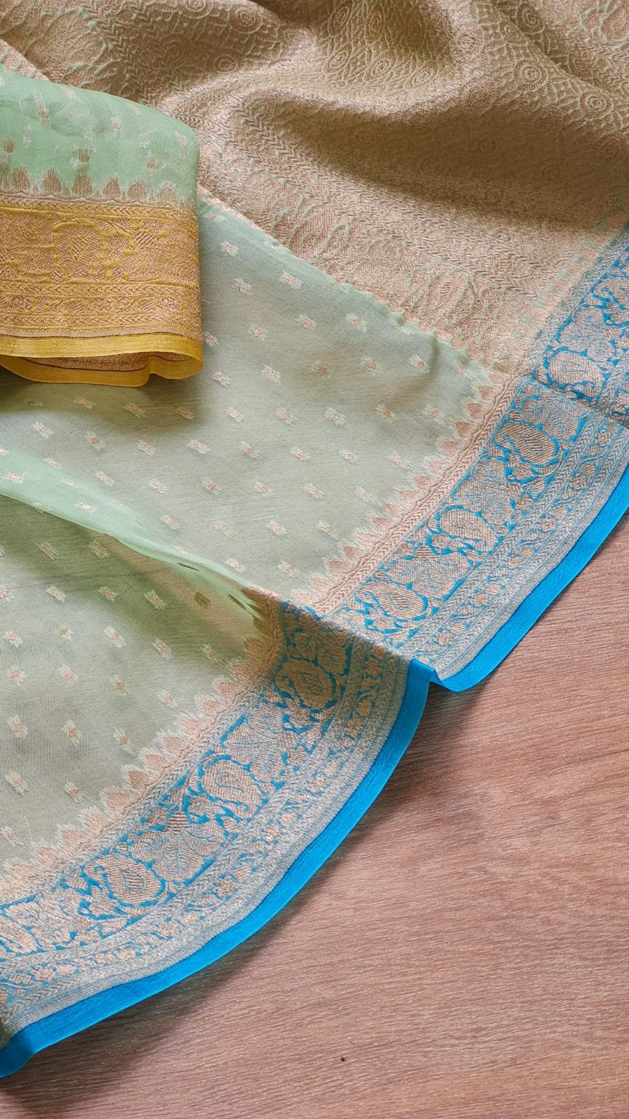 Handwoven Banarasi Pure Kora Silk Saree with contrast border Pallu and blouse with special tassels