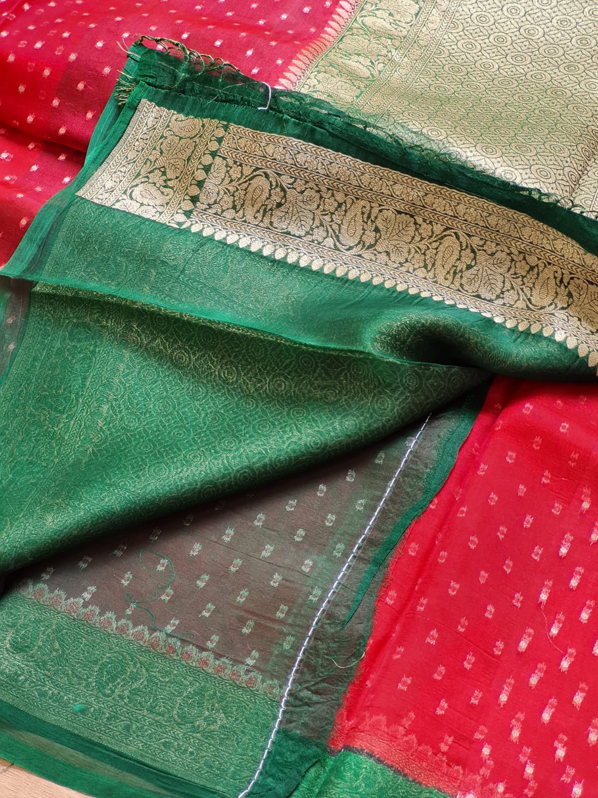 Handwoven Banarasi Pure Kora Silk Saree with contrast border Pallu and blouse with special tassels