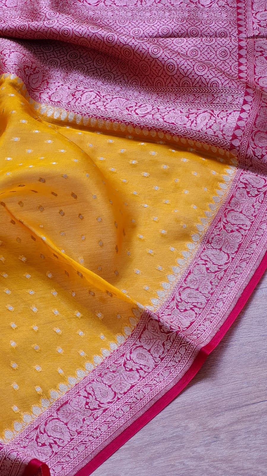 Handwoven Banarasi Pure Kora Silk Saree with contrast border Pallu and blouse with special tassels