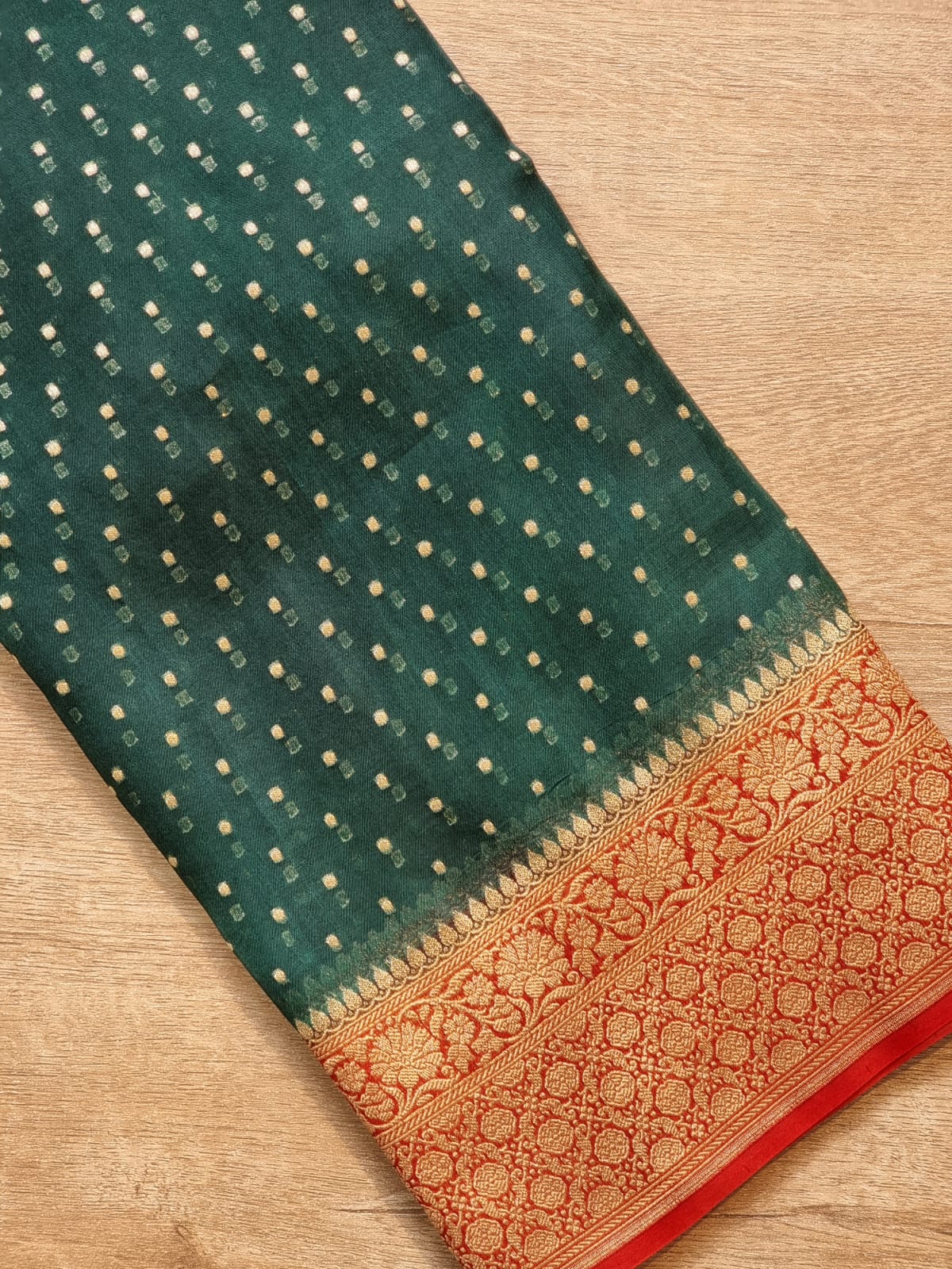 Handwoven Banarasi Pure Kora Silk Saree with contrast border Pallu and blouse with special tassels