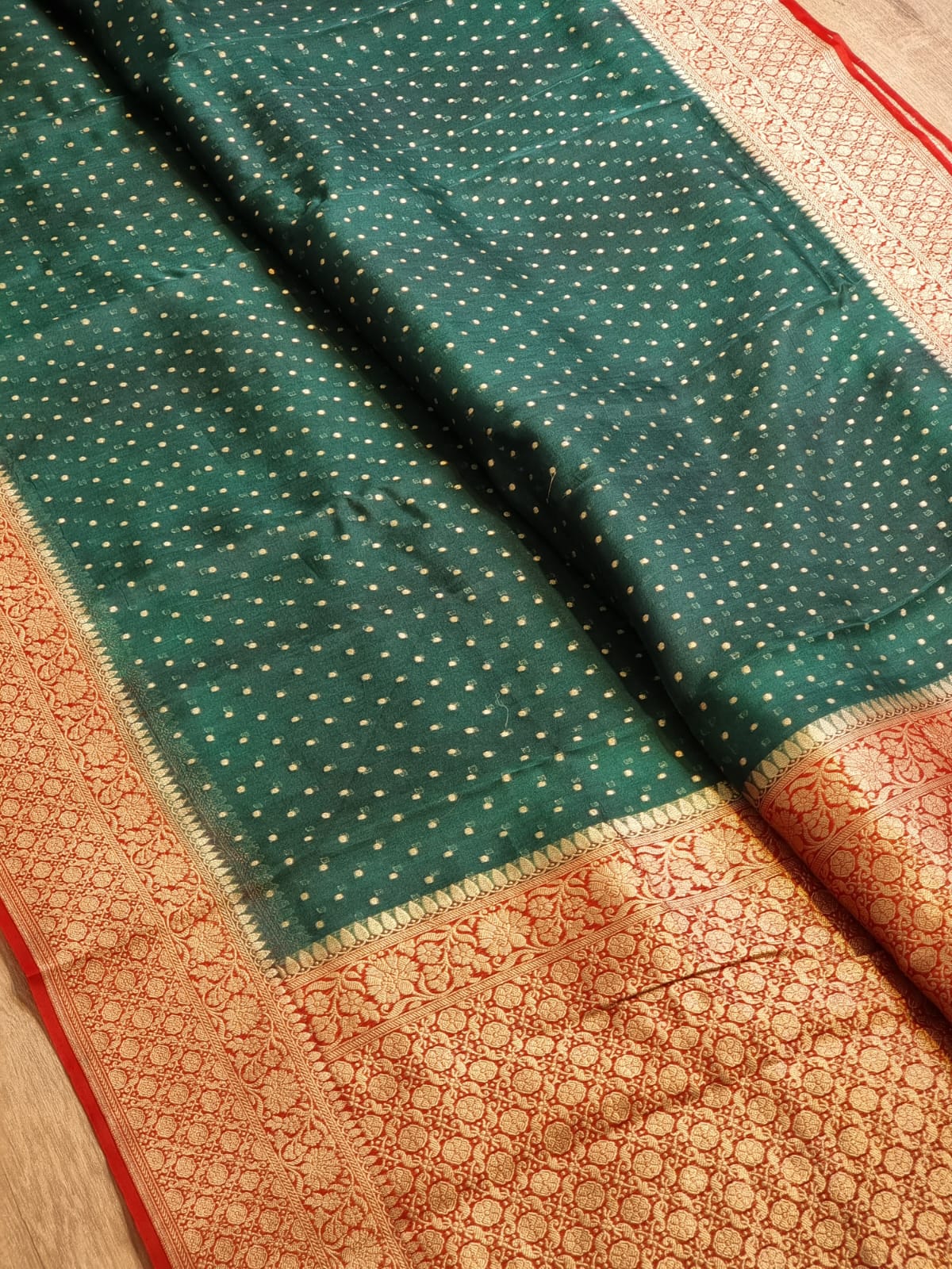 Handwoven Banarasi Pure Kora Silk Saree with contrast border Pallu and blouse with special tassels