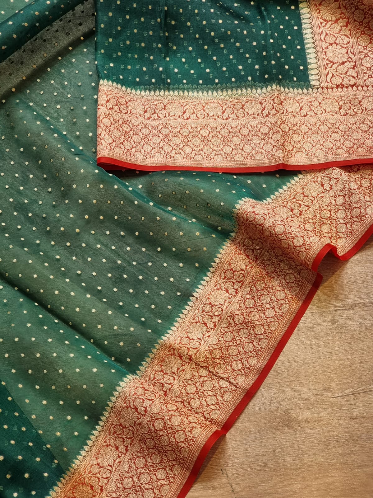 Handwoven Banarasi Pure Kora Silk Saree with contrast border Pallu and blouse with special tassels