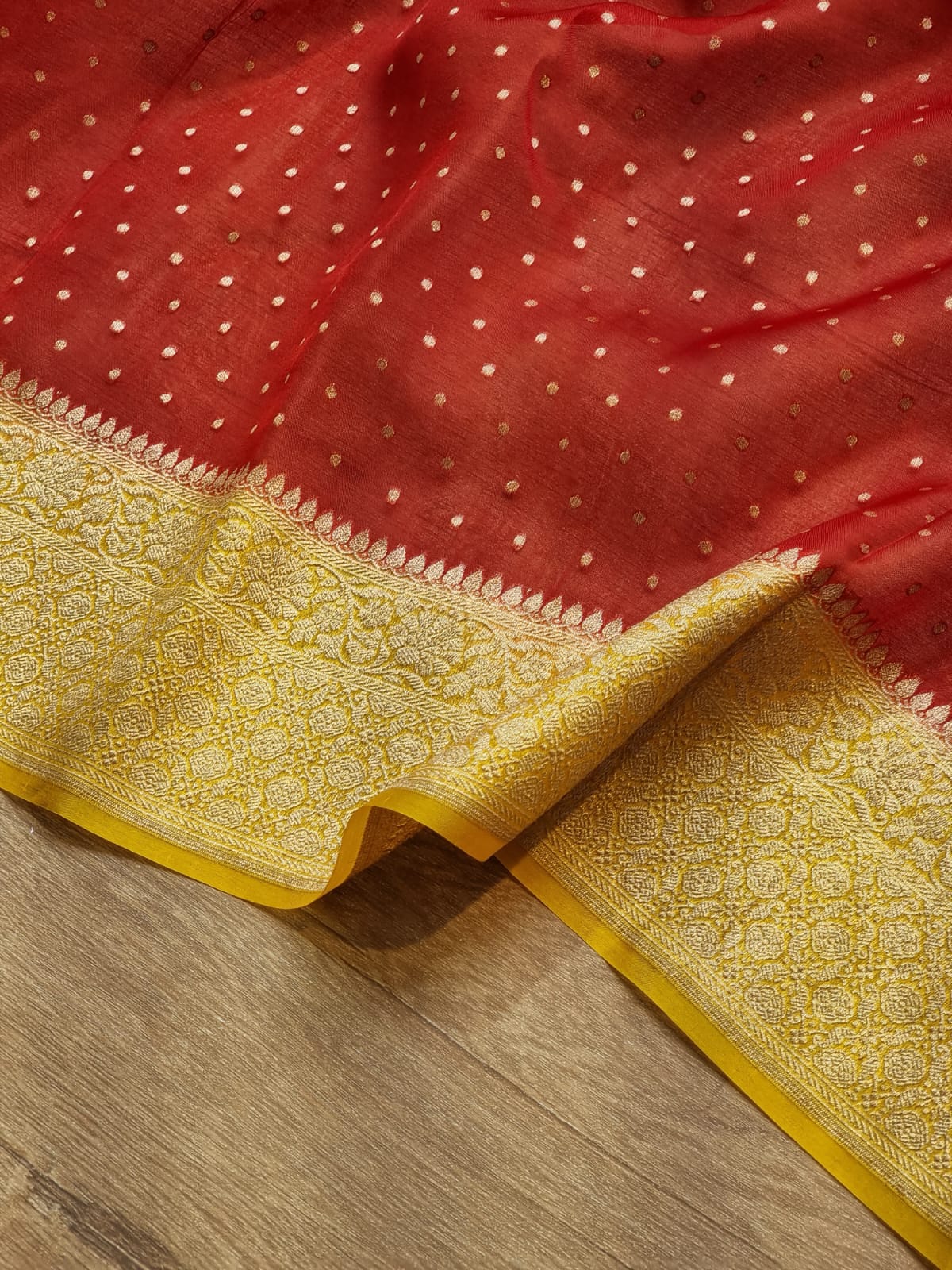 Handwoven Banarasi Pure Kora Silk Saree with contrast border Pallu and blouse with special tassels