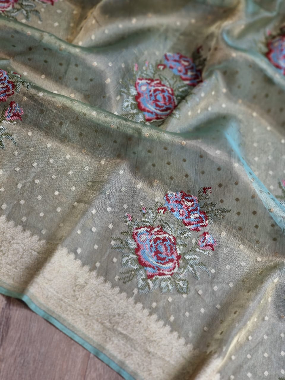 Handwoven Banarasi Pure Tissue Silk Chunri Buti Embroidery Saree with Special Tassels and blouse - Resham Wala