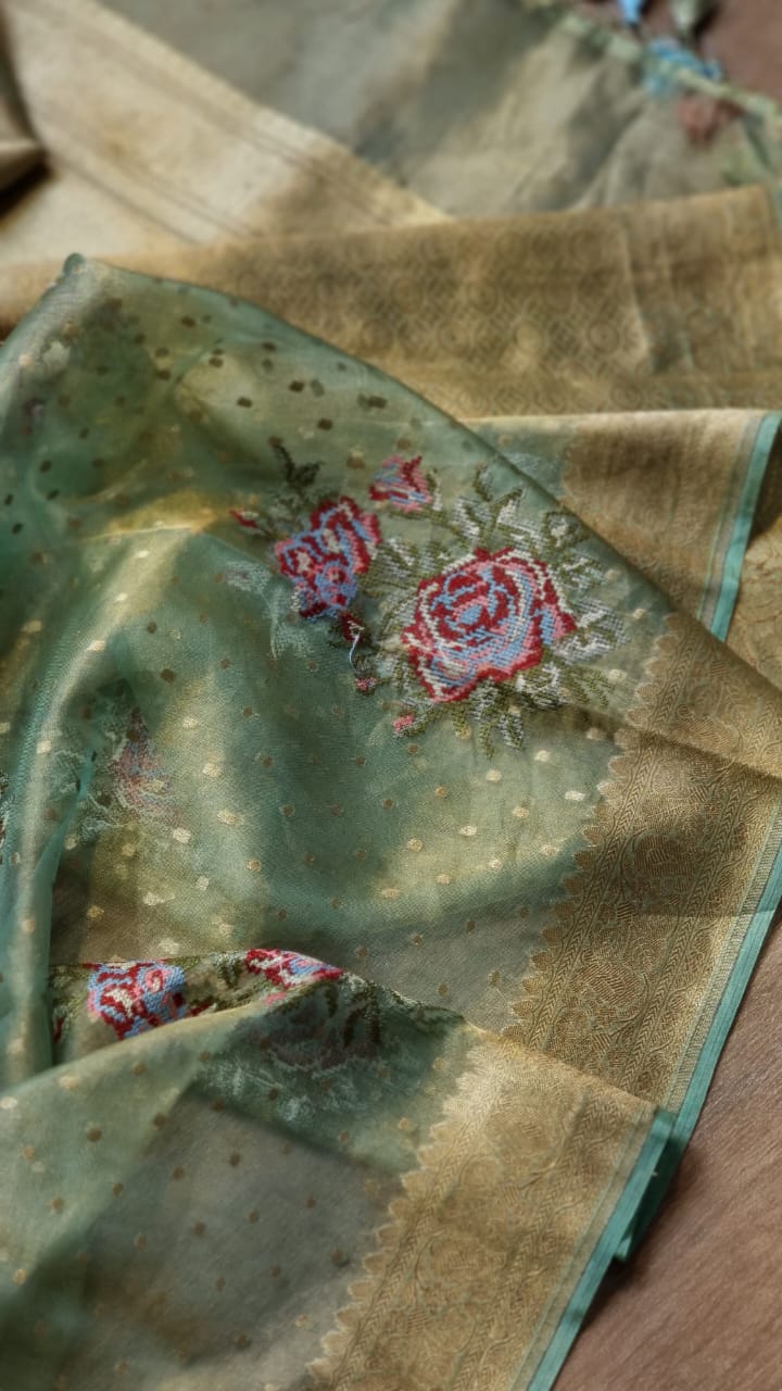 Handwoven Banarasi Pure Tissue Silk Chunri Buti Embroidery Saree with Special Tassels and blouse - Resham Wala