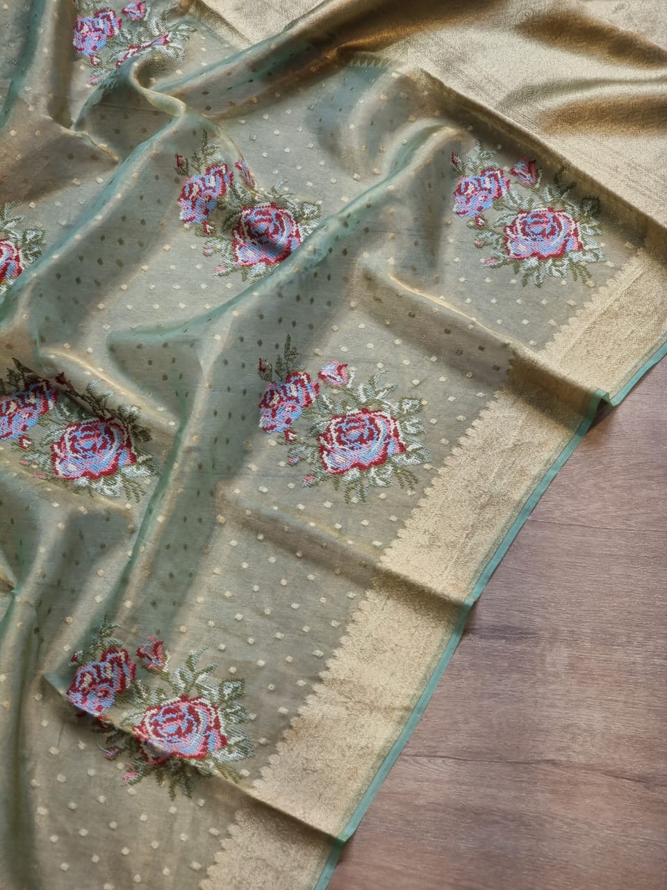 Handwoven Banarasi Pure Tissue Silk Chunri Buti Saree - fabric texture close-up