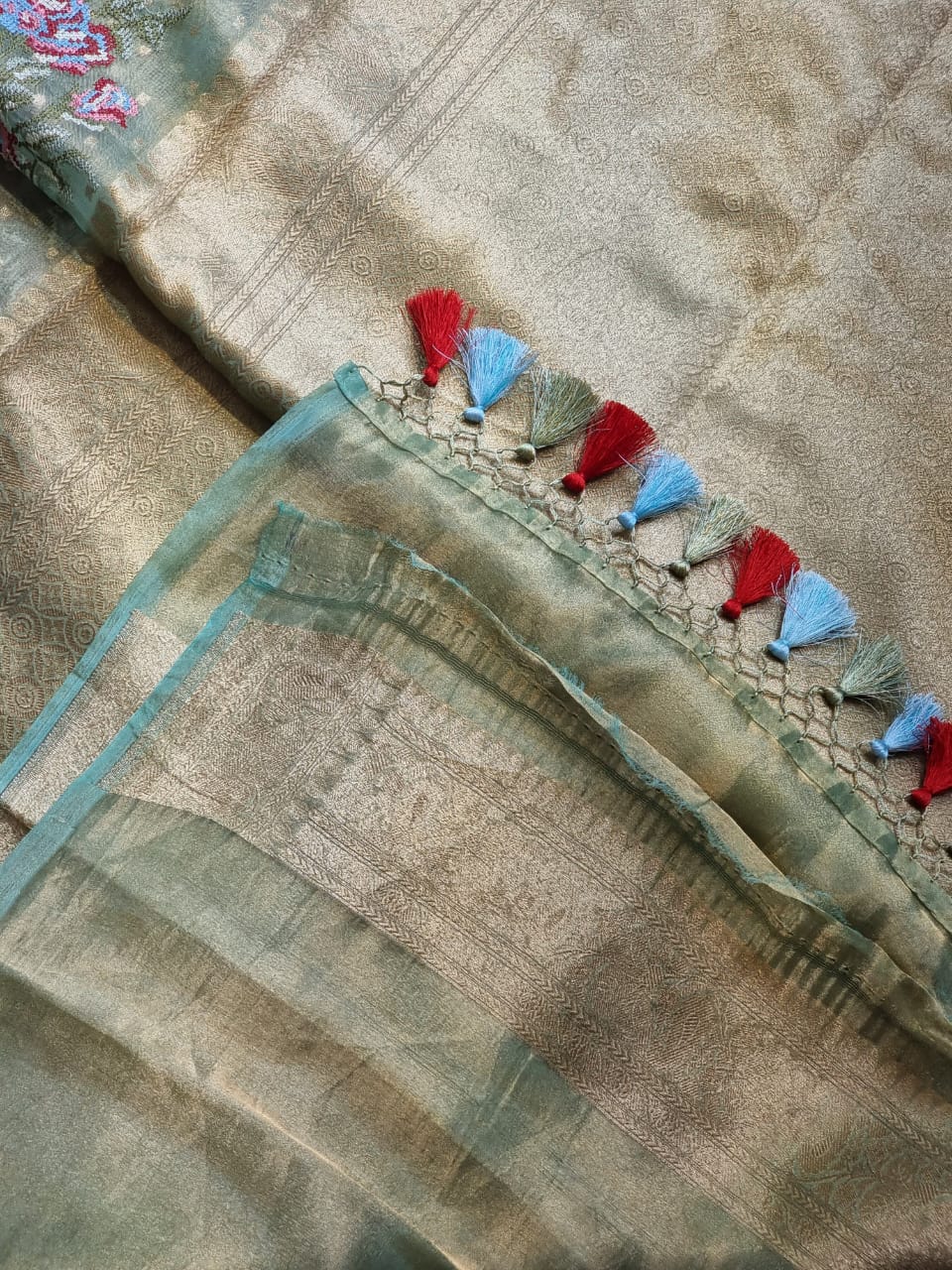 Handwoven Banarasi Pure Tissue Silk Chunri Buti Embroidery Saree with Special Tassels and blouse - Resham Wala