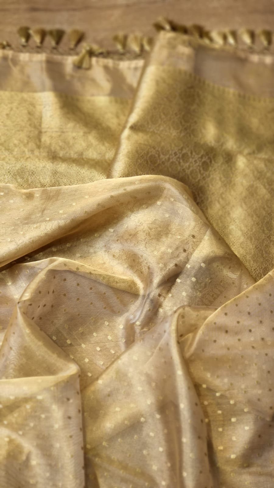 Handwoven Pure Banarasi Kora Tissue Chunri Buti Saree - special tassels detail