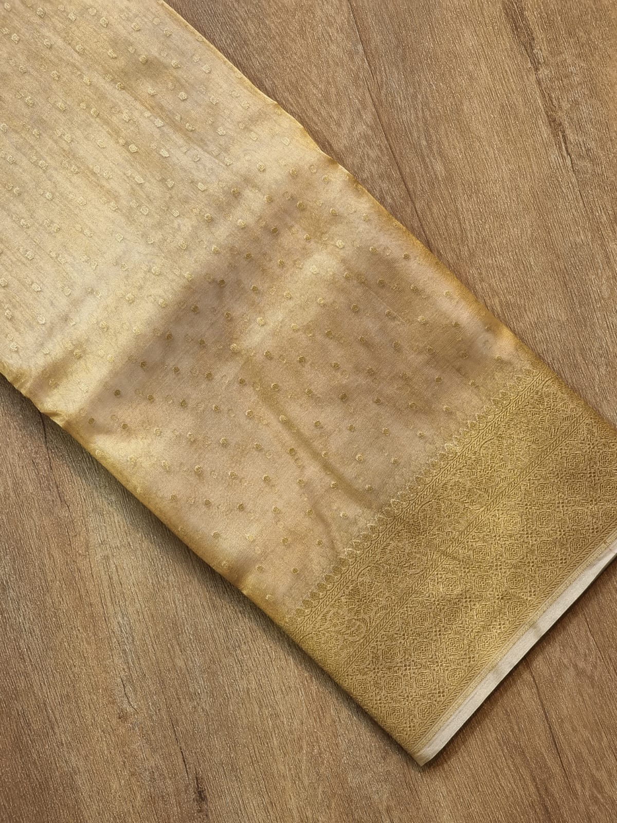 Handwoven pure banarasi kora tissue chunri buti saree With blouse sleeves - Resham Wala