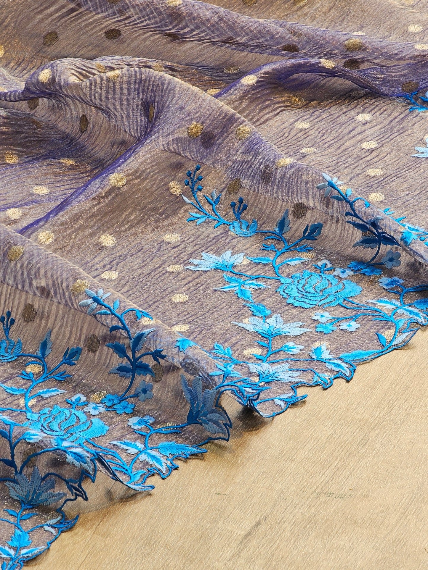 Pure Banarasi crush Tissue with zari buti and Tilfy embroidery cutwork scallop border paired with banarasi brocade blouse - Resham Wala