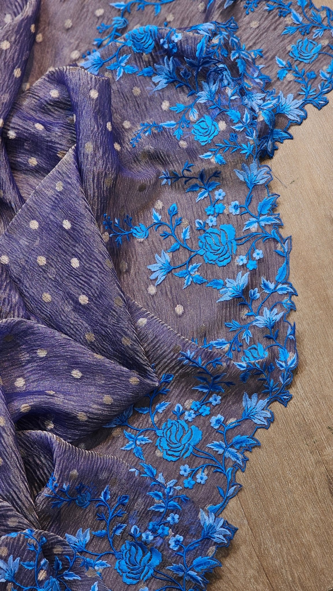 Pure Banarasi crush Tissue with zari buti and Tilfy embroidery cutwork scallop border paired with banarasi brocade blouse - Resham Wala