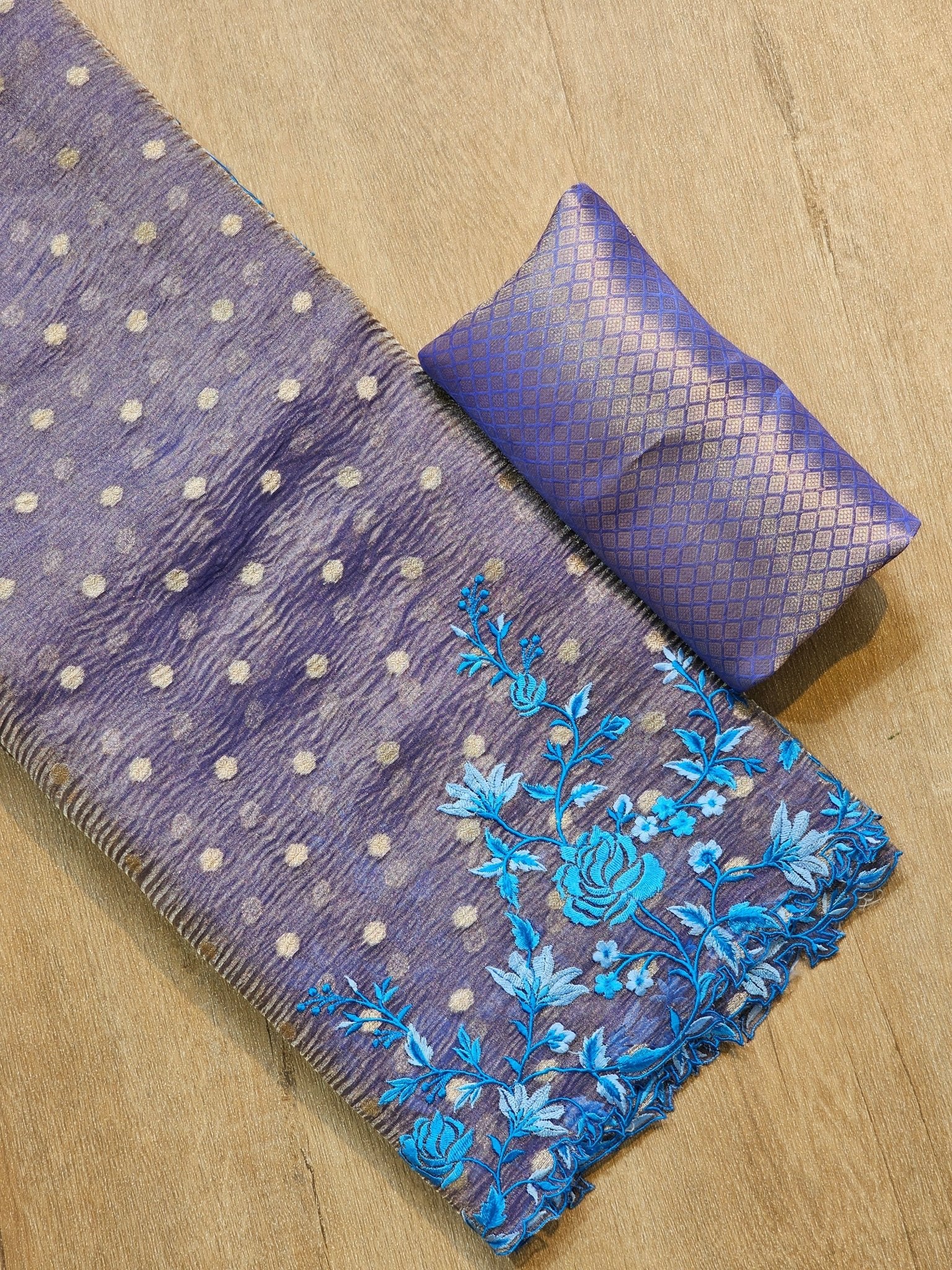 Pure Banarasi crush Tissue with zari buti and Tilfy embroidery cutwork scallop border paired with banarasi brocade blouse - Resham Wala