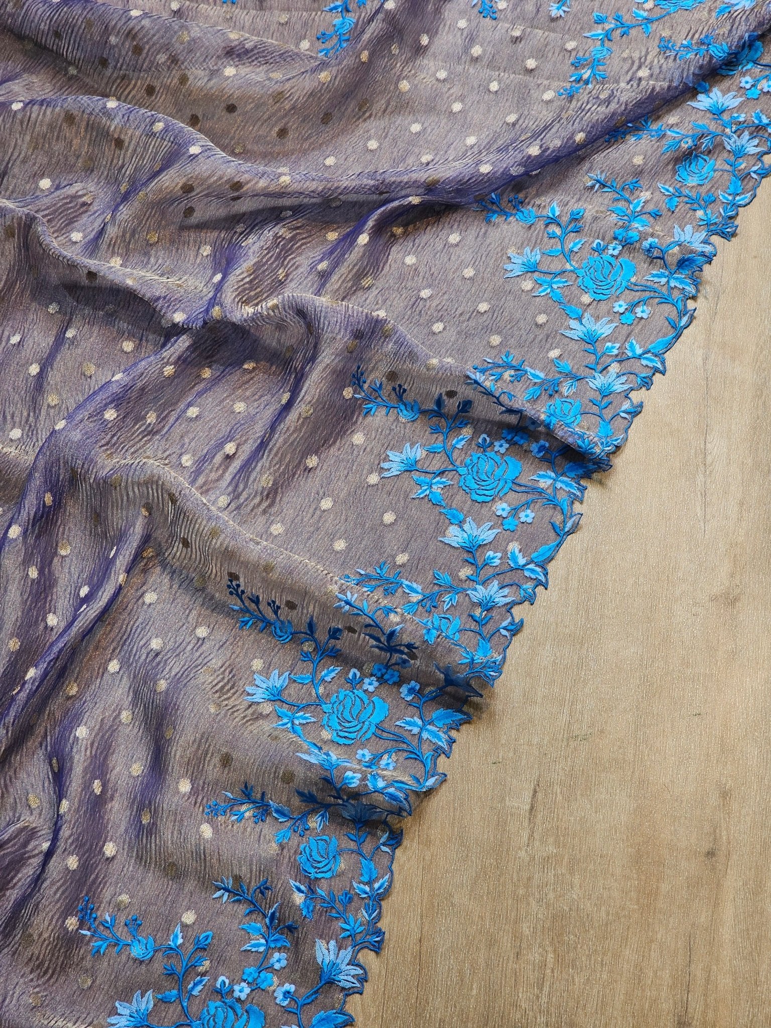 Pure Banarasi crush Tissue with zari buti and Tilfy embroidery cutwork scallop border paired with banarasi brocade blouse - Resham Wala