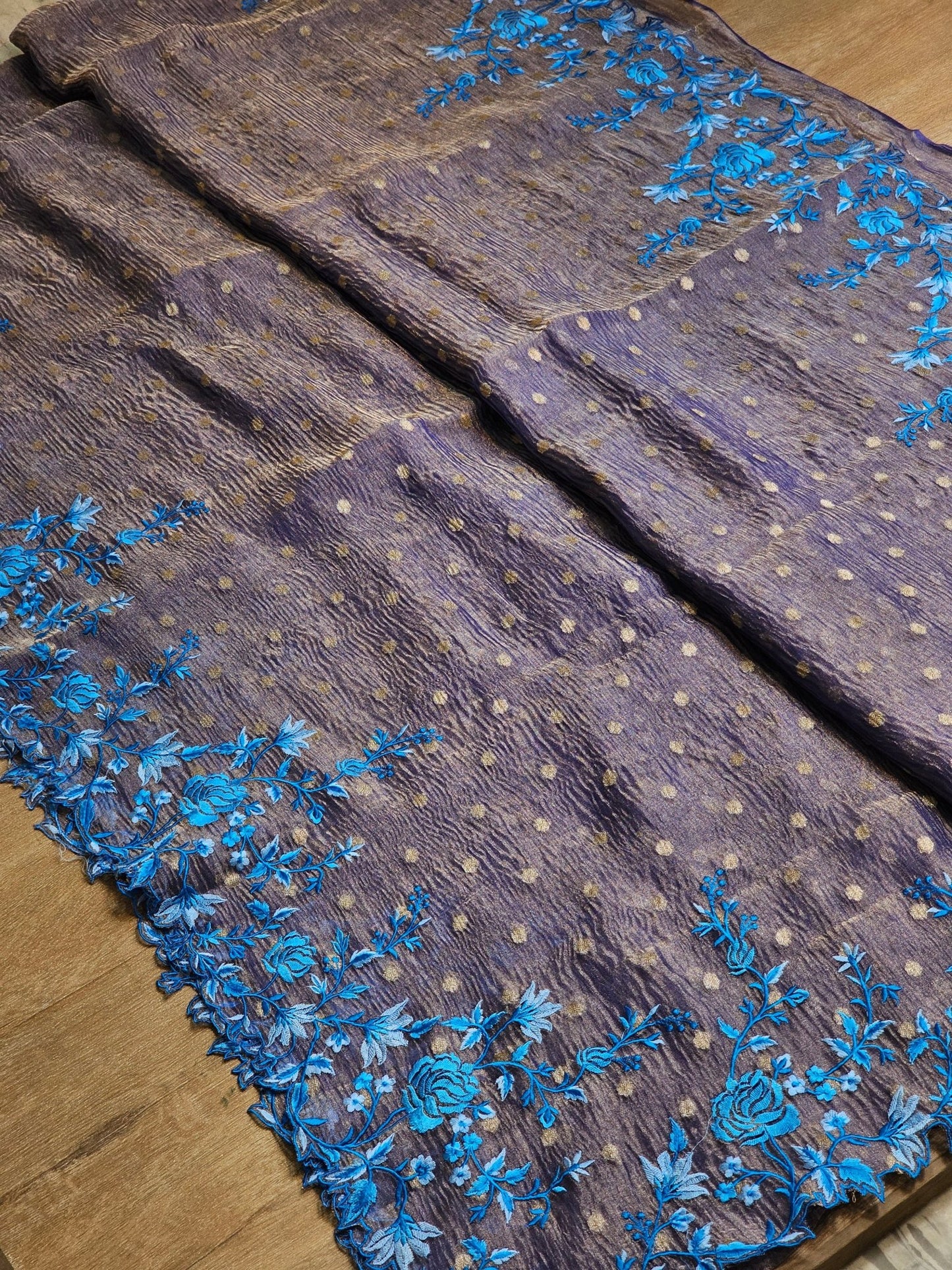 Pure Banarasi crush Tissue with zari buti and Tilfy embroidery cutwork scallop border paired with banarasi brocade blouse - Resham Wala