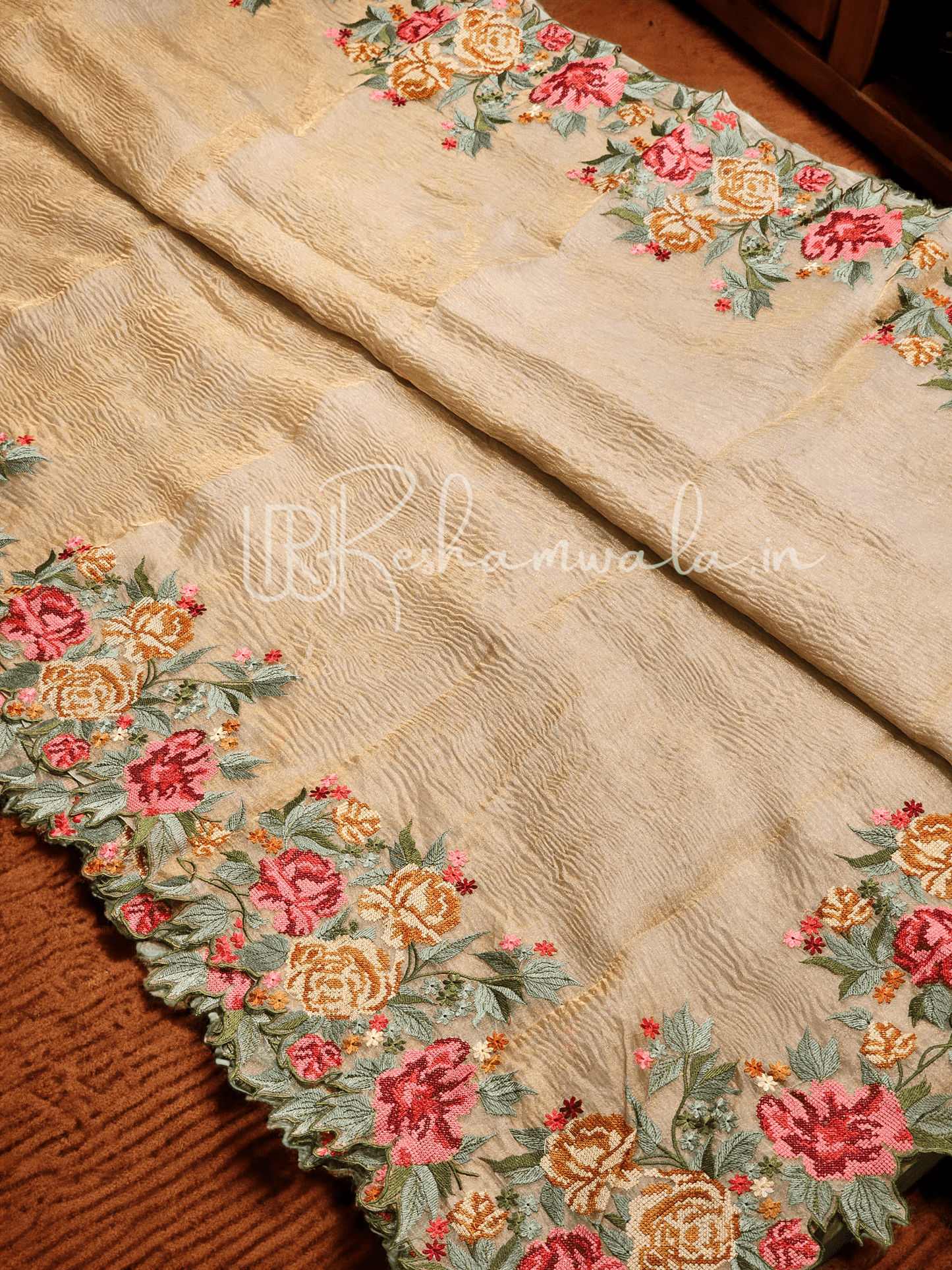 Pure Organza Crushed Tissue Cutwork Saree - cutwork embroidery detail