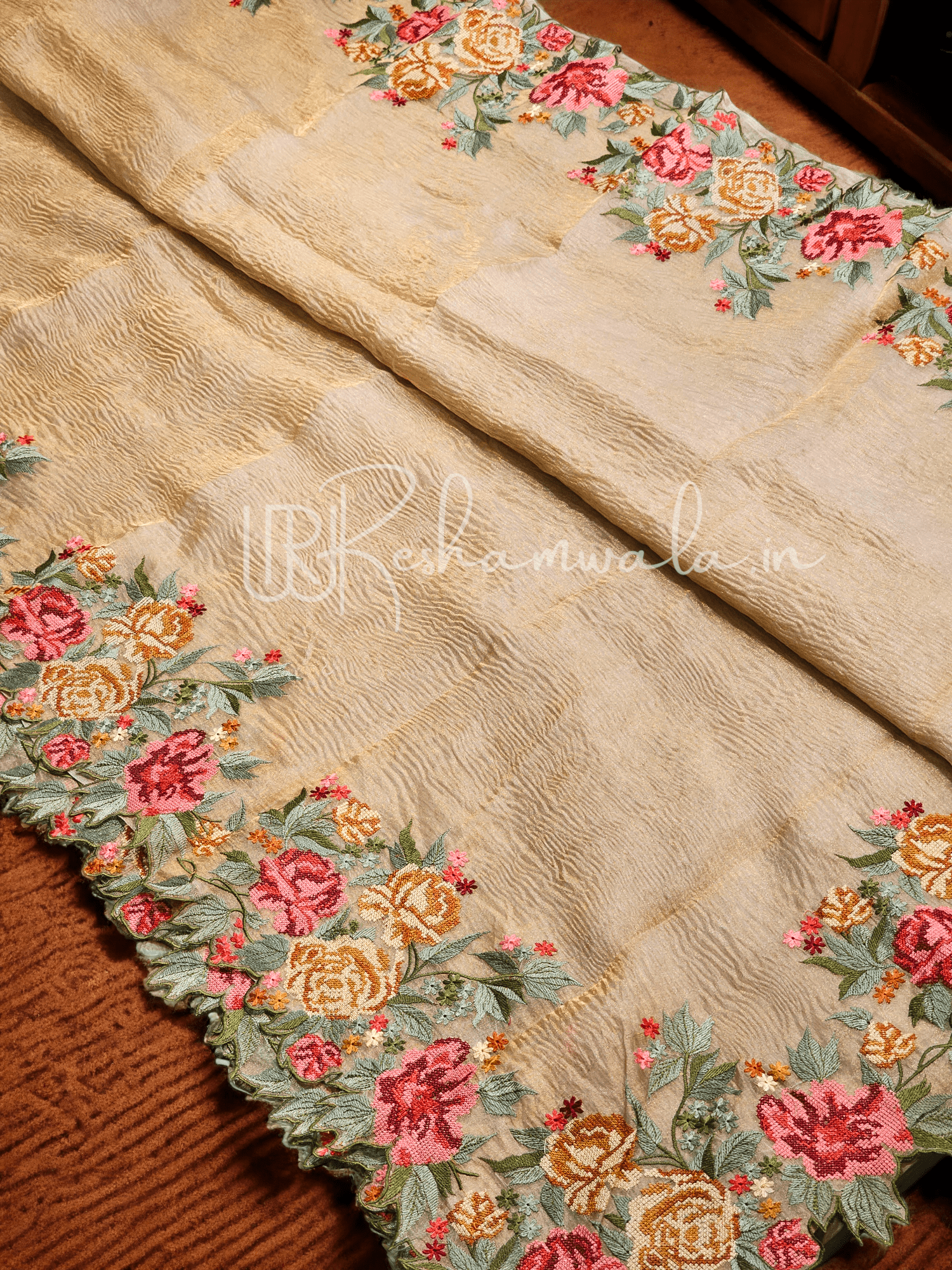 Pure Organza Crushed Tissue Cutwork Saree - cutwork embroidery detail