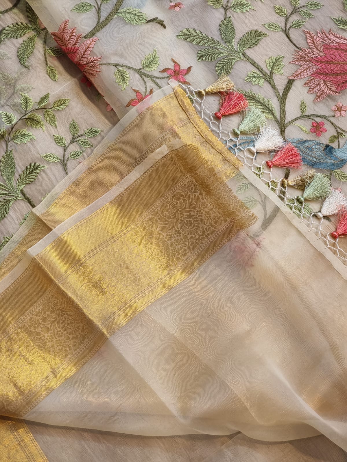 Pure Organza Silk Banarasi Border Floral Embroidery Saree - floral embroidery detail
