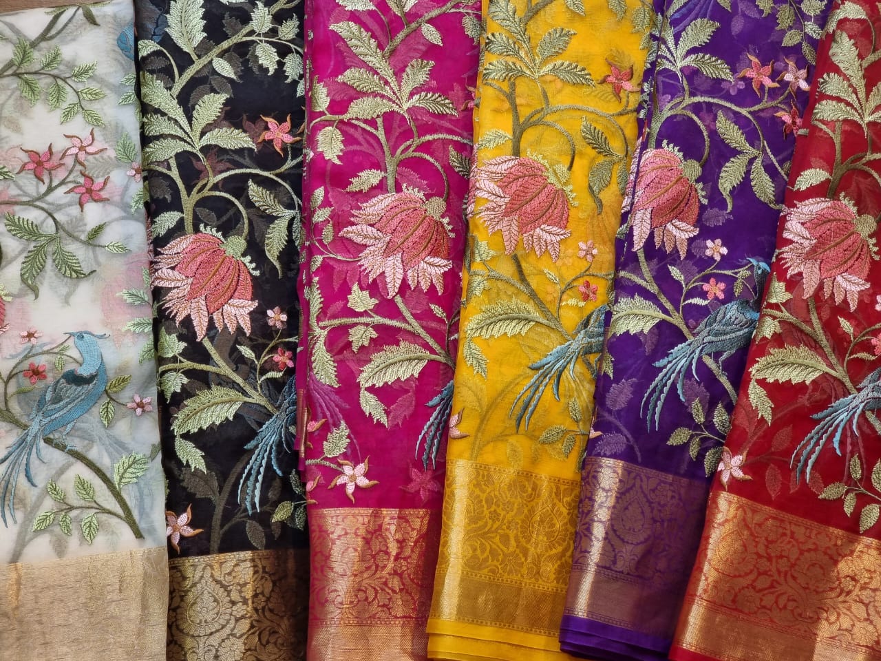 Pure Organza Silk Banarasi Border Floral Embroidery Saree - pallu detail view