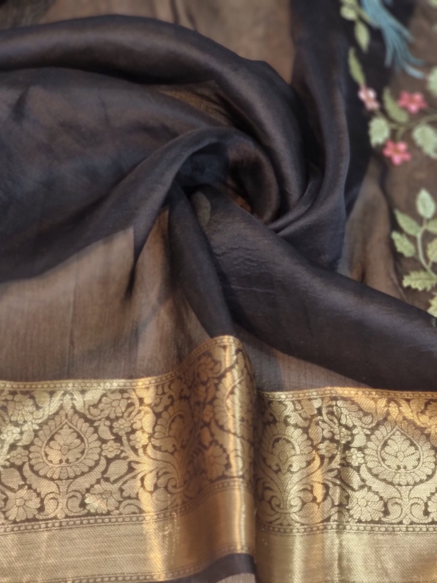 Pure Organza silk Banarasi Border Floral Embroidery Saree with running border blouse - Resham Wala