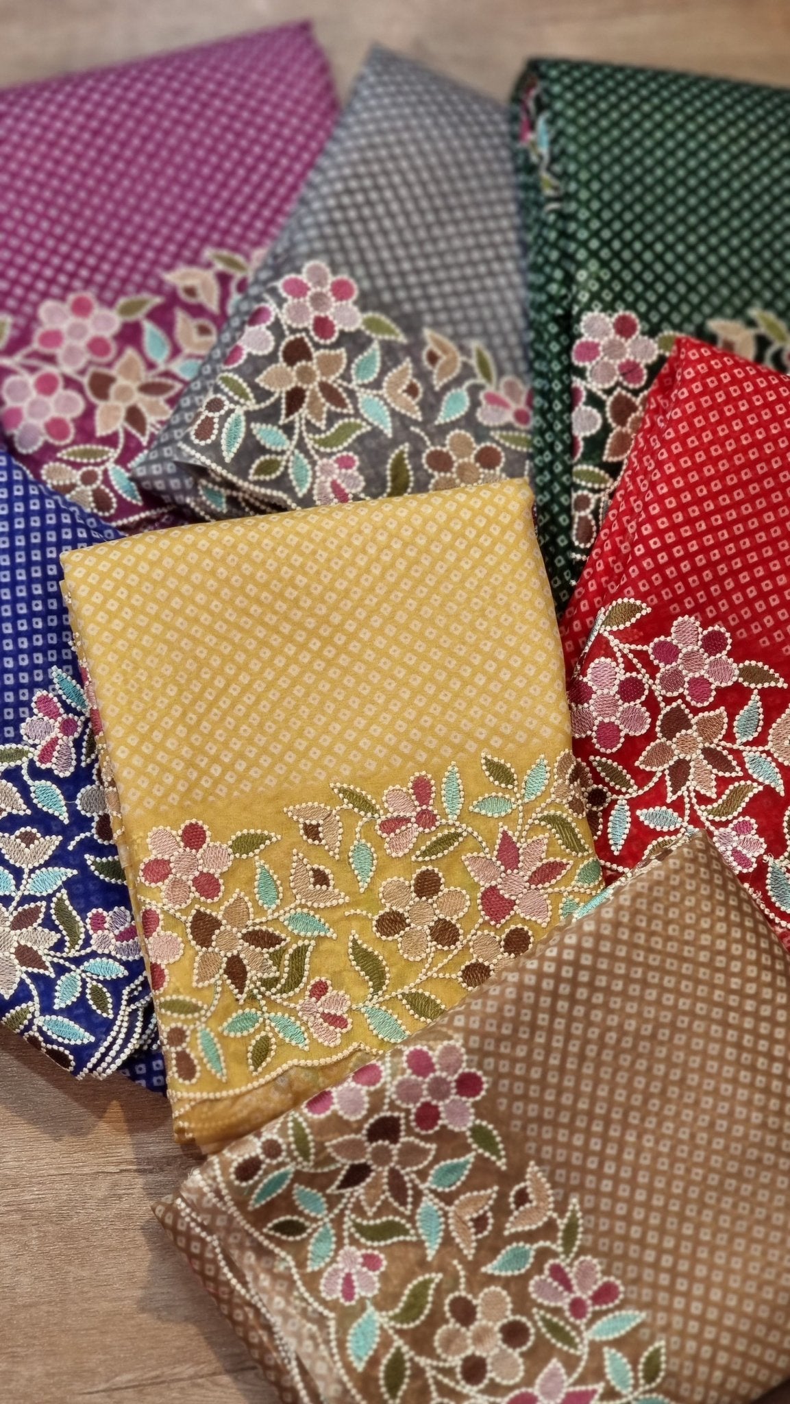 Pure Organza Silk Bandhej Printed Saree with Multi floret Embroidery Scallop Border and Floral printed Blouse - Resham Wala