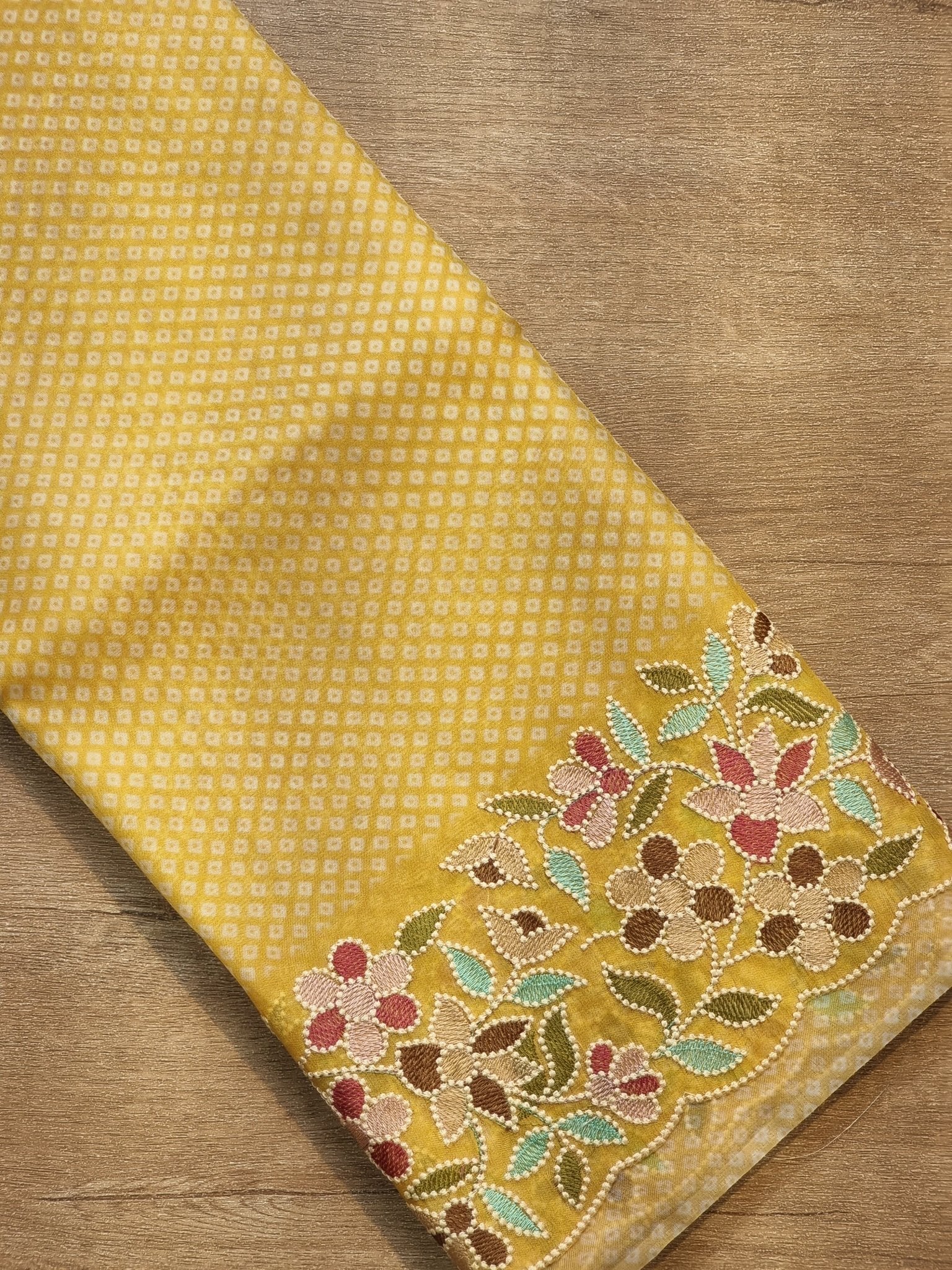 Pure Organza Silk Bandhej Printed Saree - bandhej print close-up