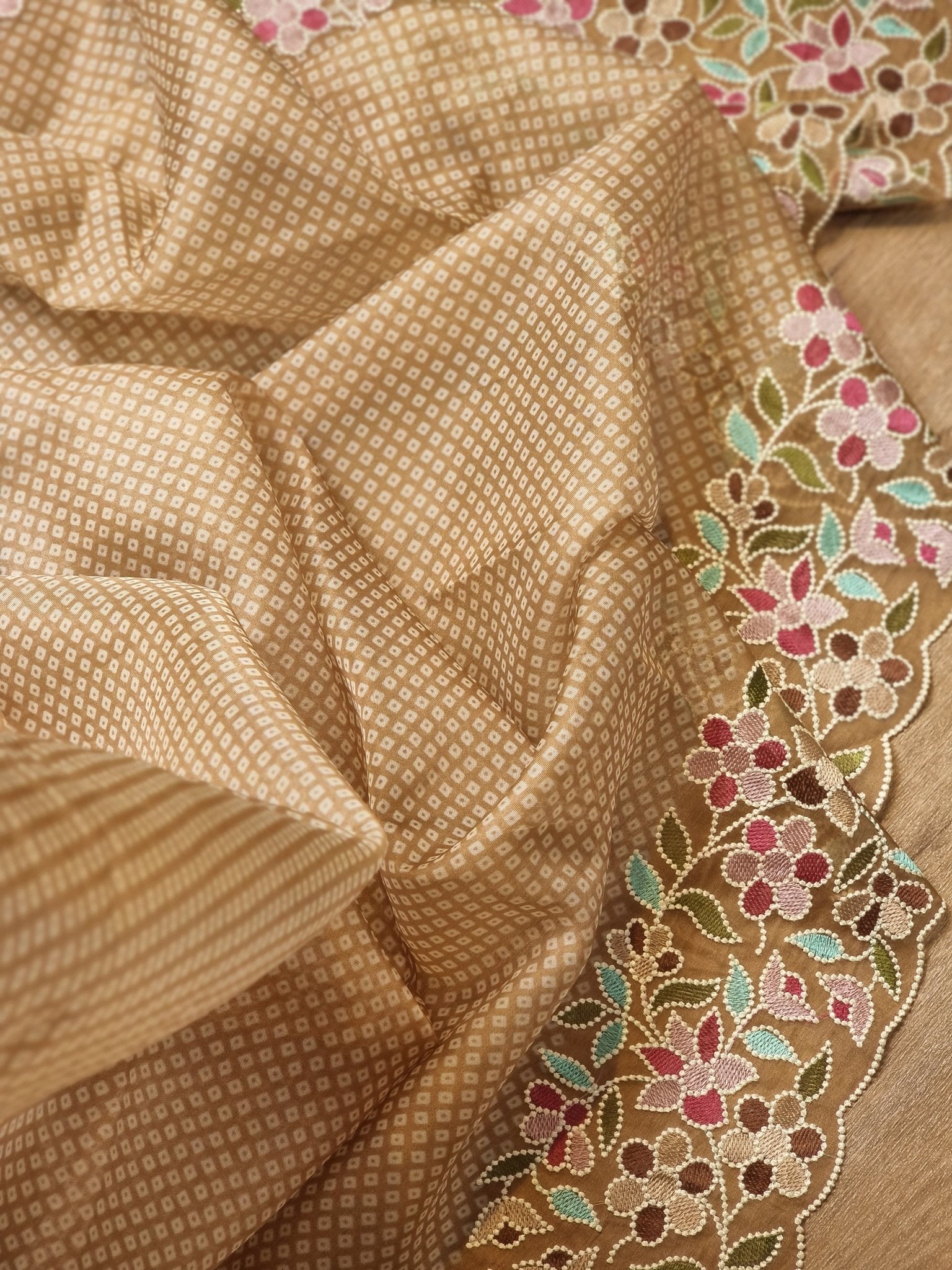 Pure Organza Silk Bandhej Printed Saree with Multi floret Embroidery Scallop Border and Floral printed Blouse - Resham Wala