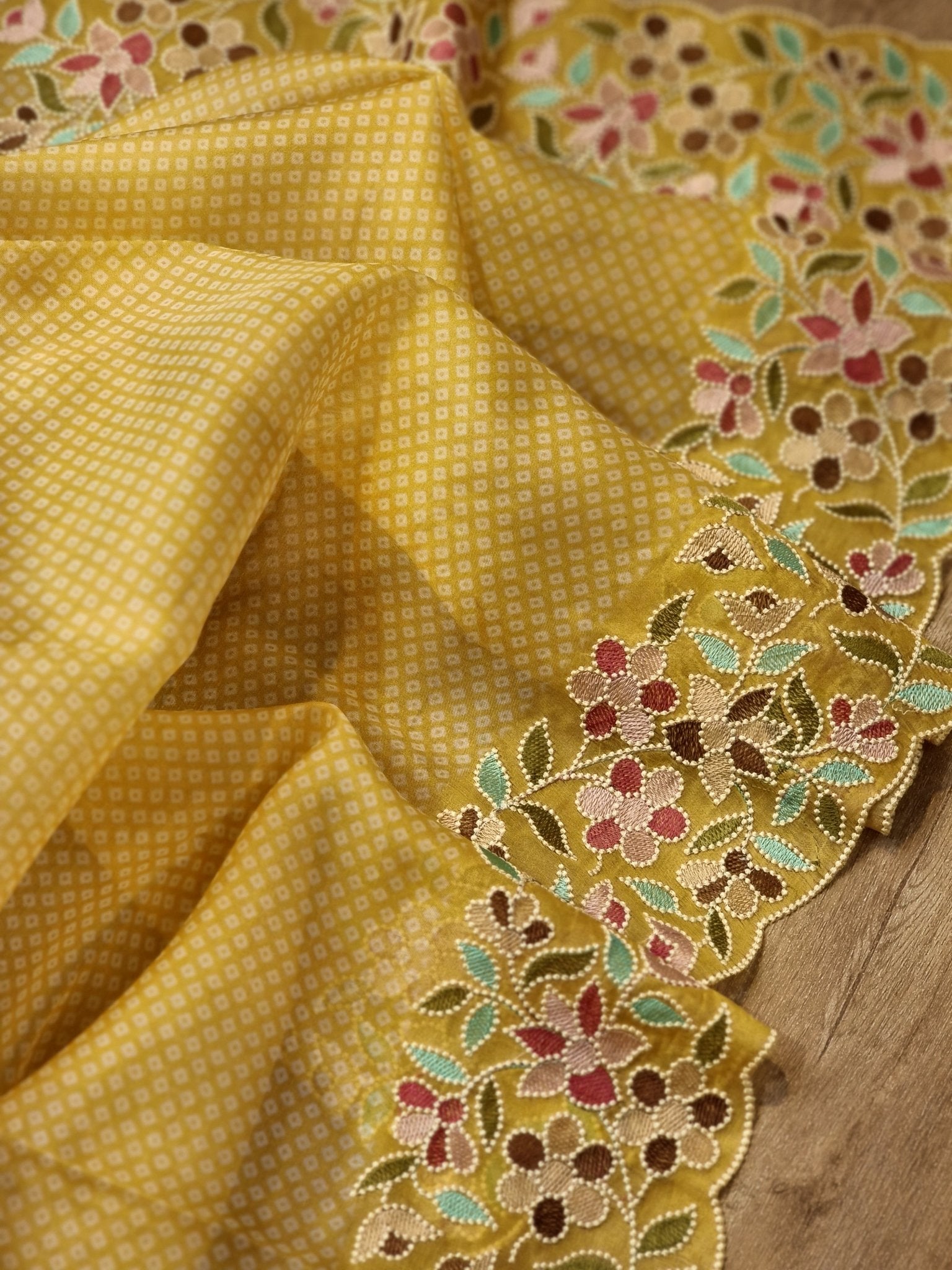 Pure Organza Silk Bandhej Printed Saree with Multi floret Embroidery Scallop Border and Floral printed Blouse - Resham Wala