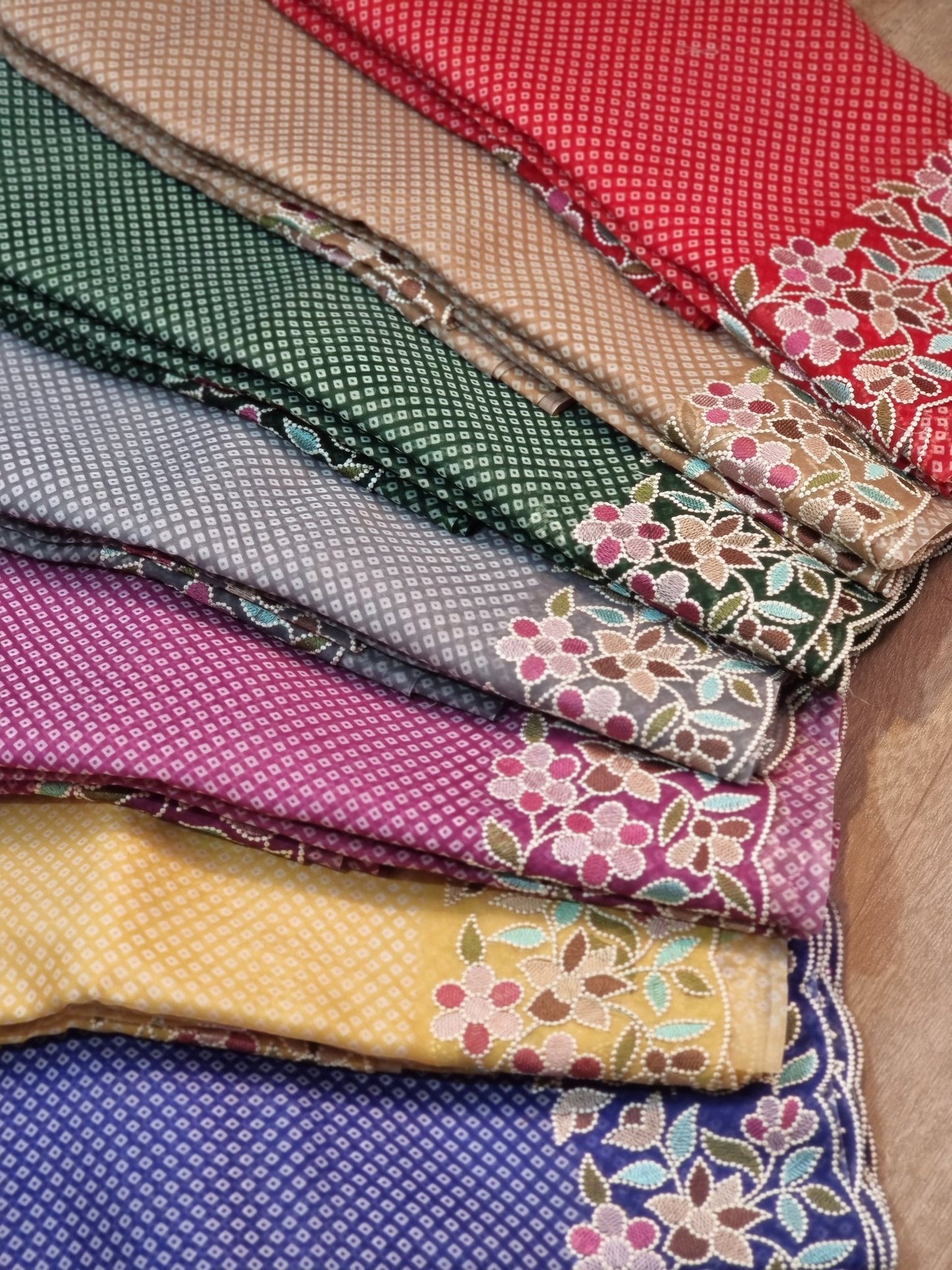 Pure Organza Silk Bandhej Printed Saree with Multi floret Embroidery Scallop Border and Floral printed Blouse - Resham Wala