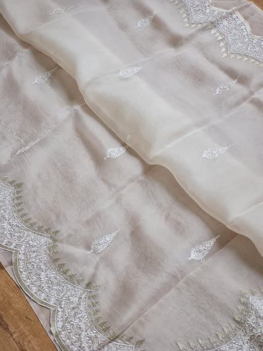 Pure Organza Silk Cutwork Buti Scallop Saree - scallop border close-up