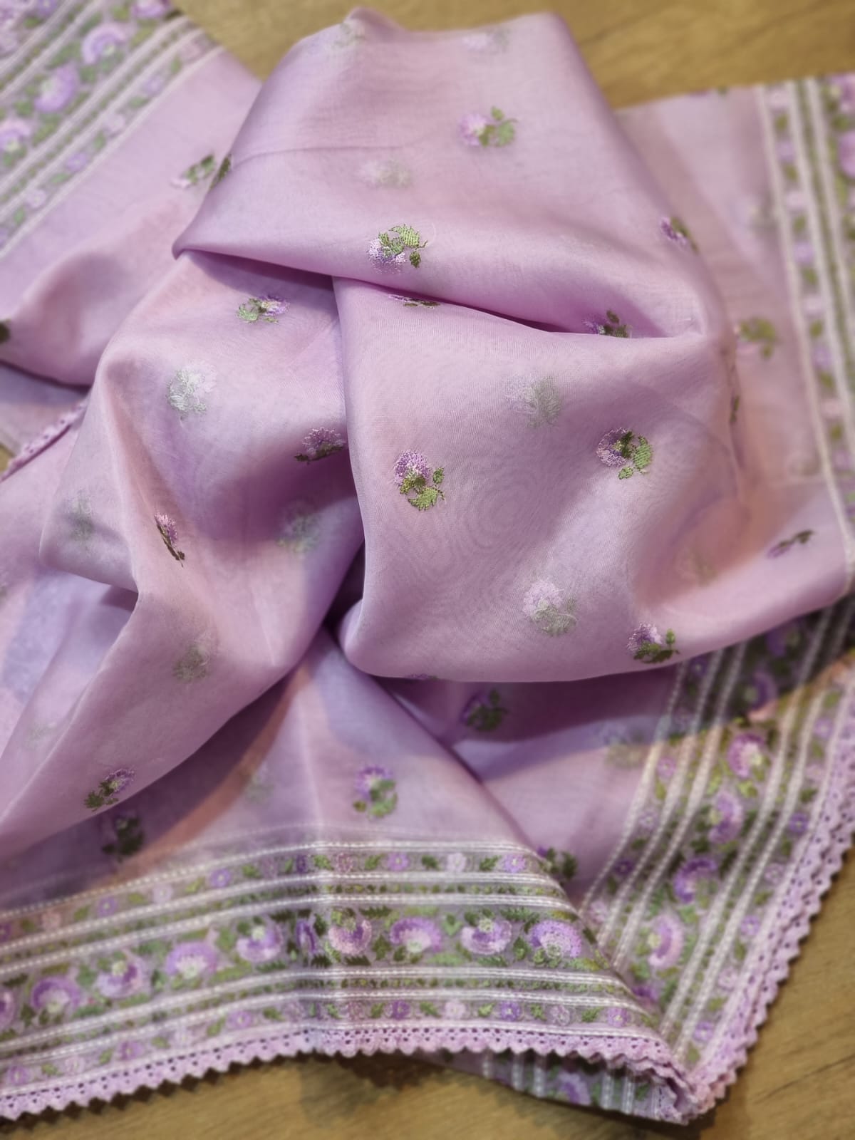 Pure Organza Silk Embroidered Border Buti Saree - Baby Pink shade