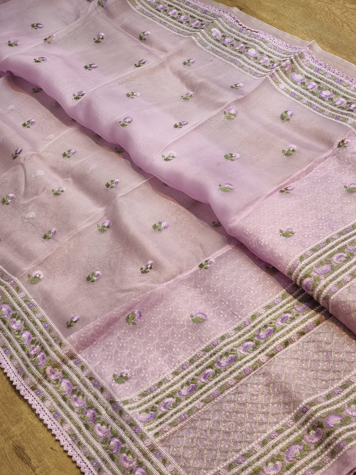 Pure Organza Silk Embroidered Border Buti Saree - pallu detail view
