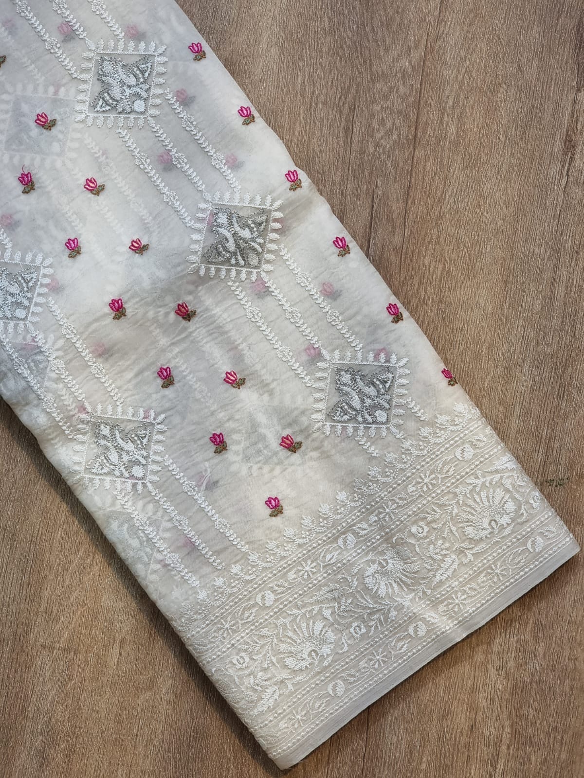 Pure Organza Silk Figure Latar Motif Saree - front full view