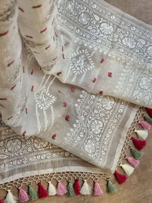 Pure Organza Silk Figure Latar Motif Saree - motif embroidery close-up