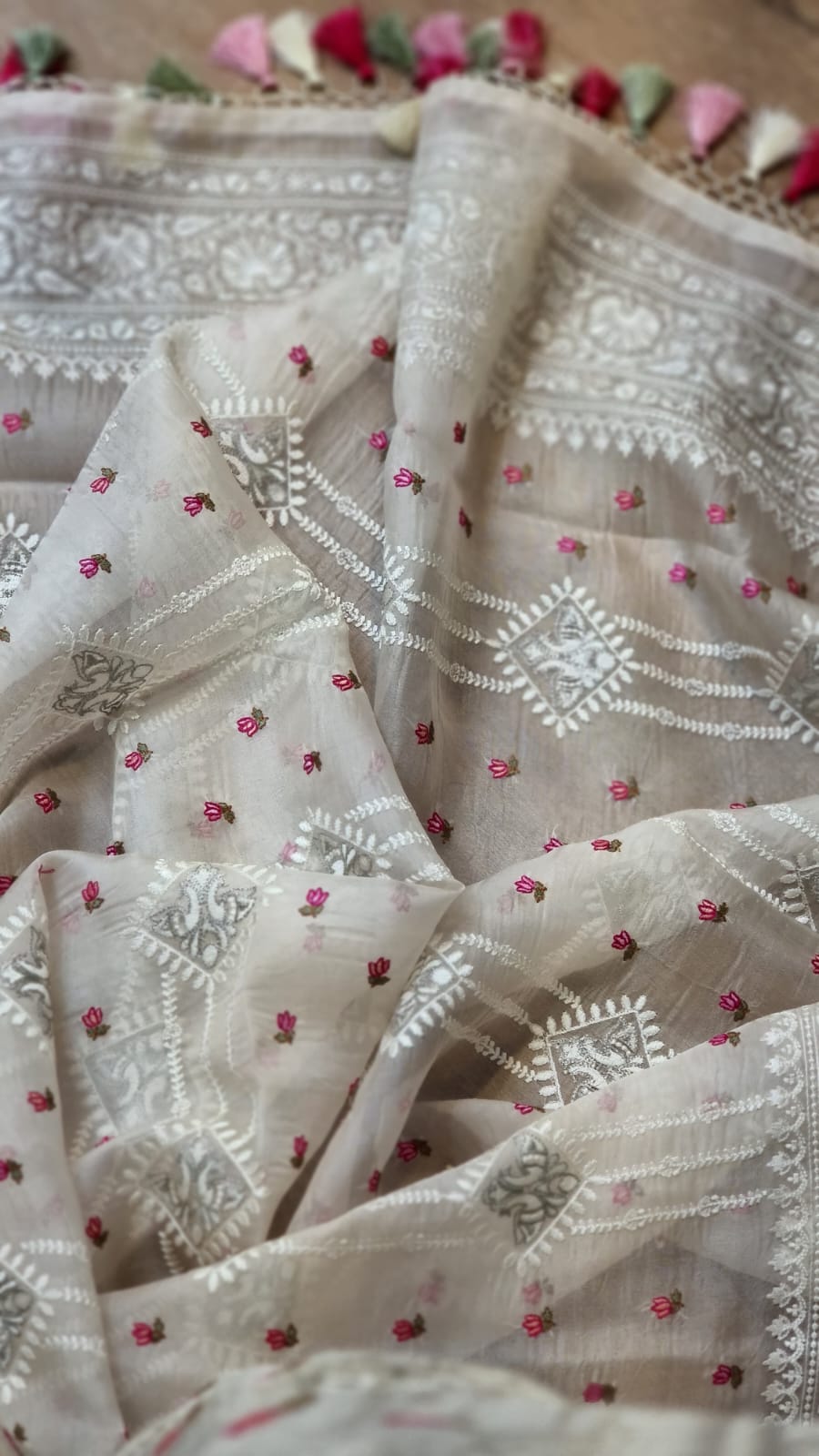 Pure Organza Silk Figure Latar Motif Saree - tassel detail
