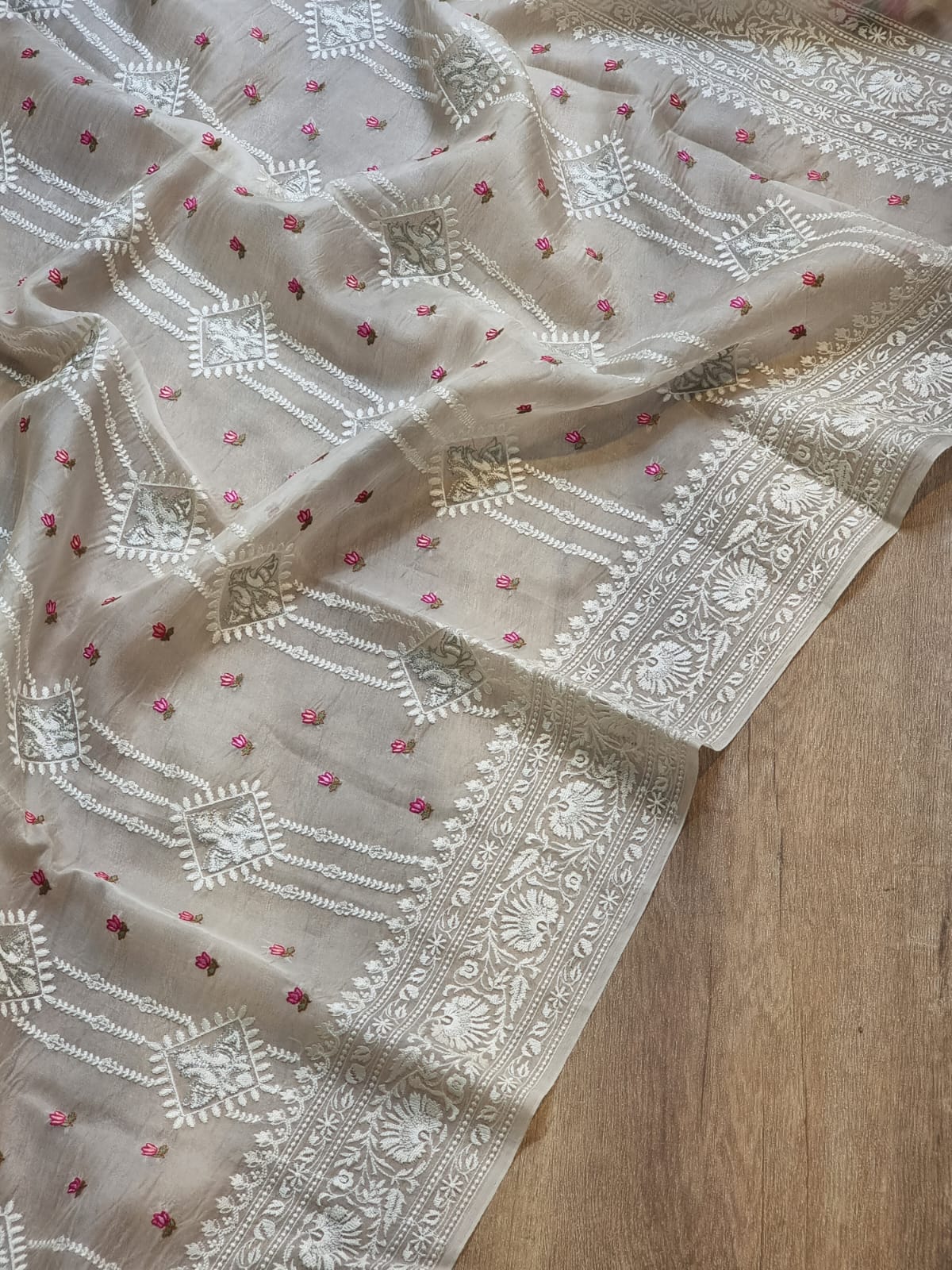 Pure Organza Silk Figure Latar Motif Saree - blouse sleeve work