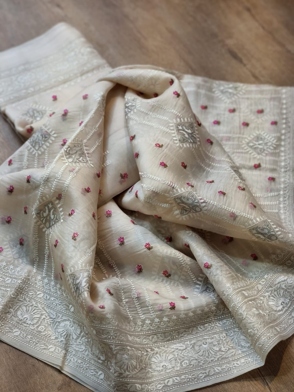 Pure Organza Silk Figure Latar Motif Saree - pallu detail