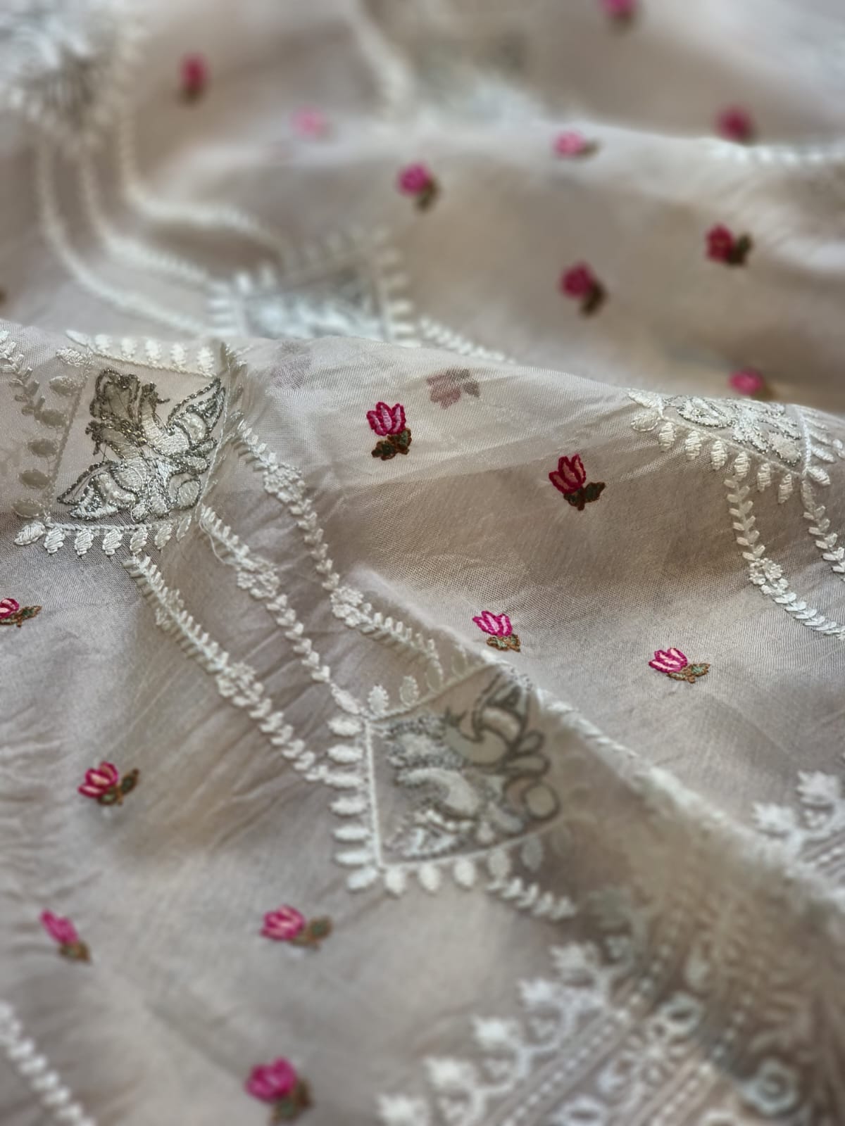 Pure Organza Silk Figure Latar Motif Saree - styled full look