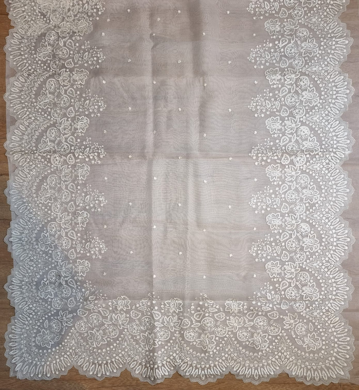 Pure Organza Silk Torani Cutwork Scallop Saree - scallop border close-up