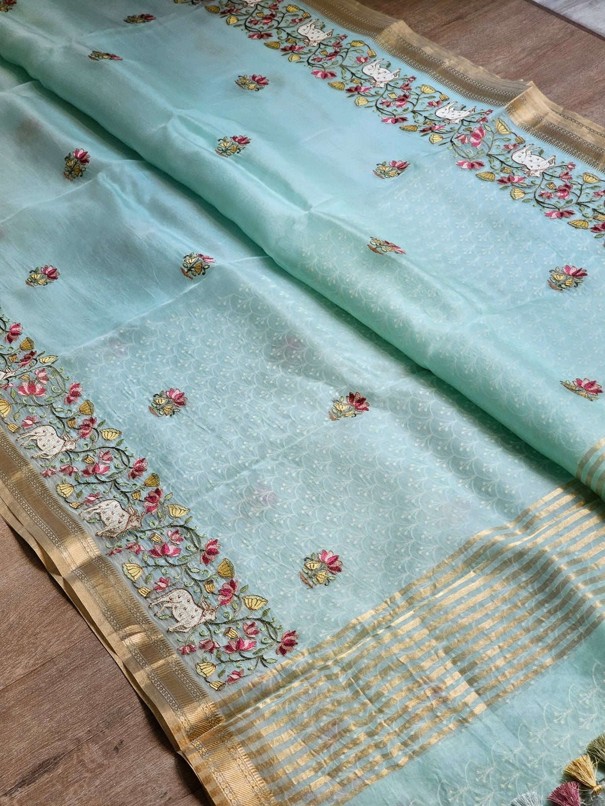 Pure Organza Silk Pichwai Embroidery Saree - saree edge detail