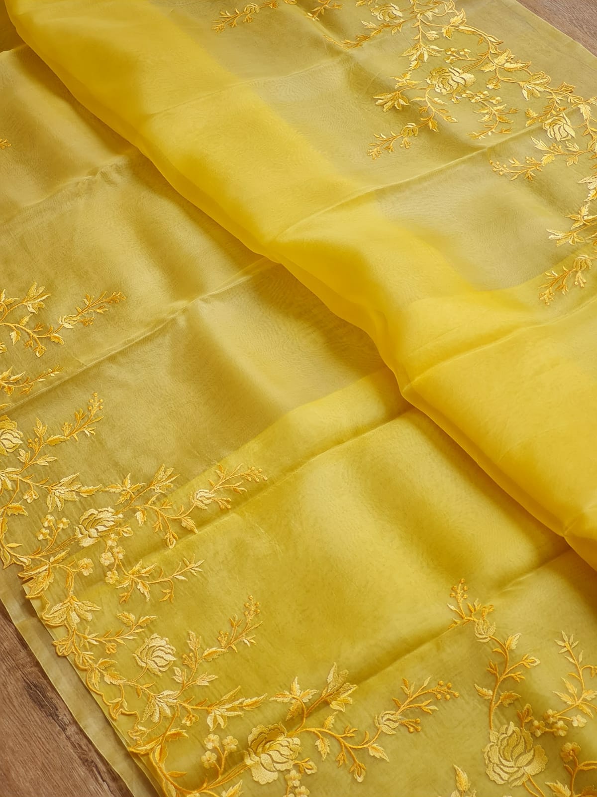 Pure Organza Silk Tilfy Embroidery Cutwork Scallop Border saree with plain blouse - Resham Wala