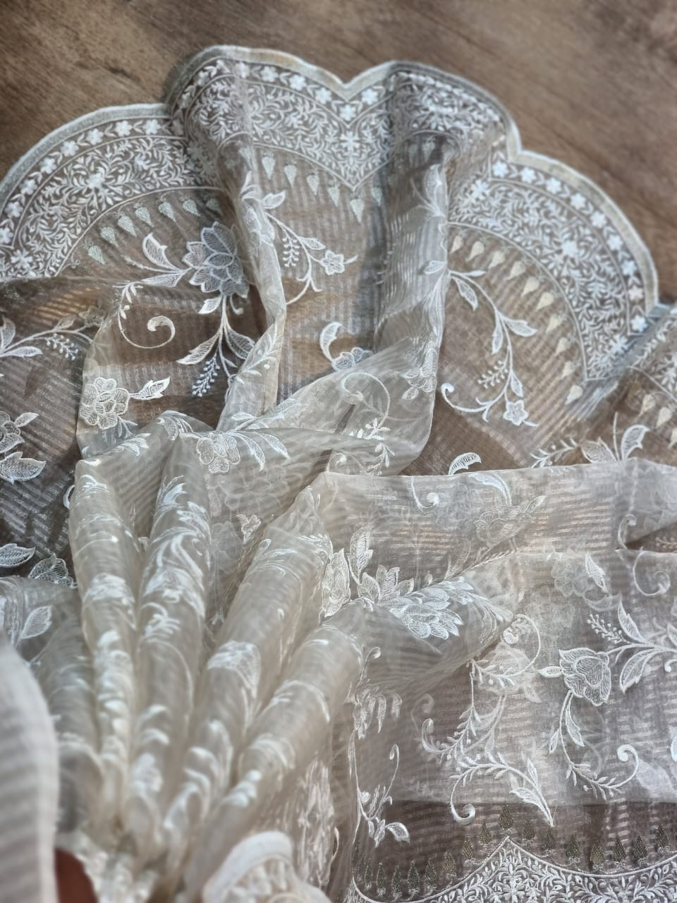 Pure Organza Silk Tissue Stripe Cutwork Jaal Saree - pallu detail view