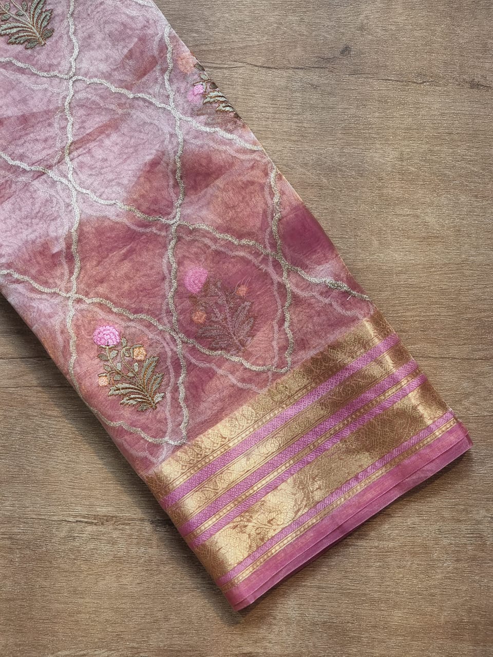Pure Organza Tissue Jaal Banarasi Border Saree - jaal embroidery detail
